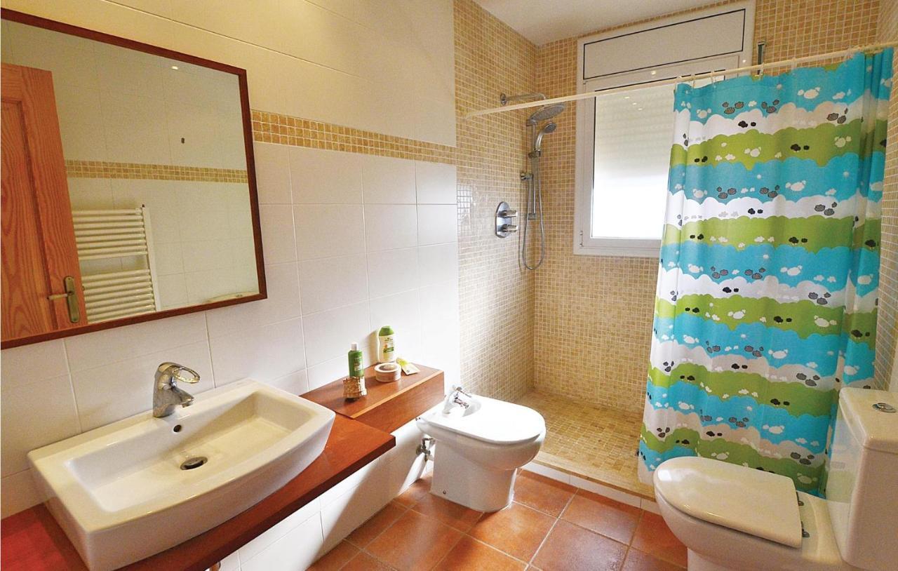7 Bedroom Beautiful In Hébergement de vacances Santa Susanna
