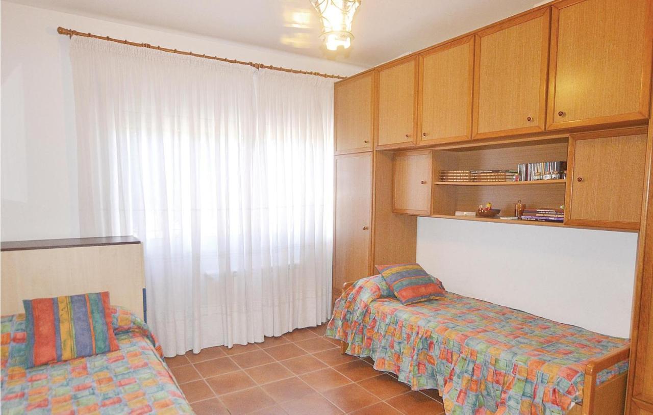 Hébergement de vacances 7 Bedroom Beautiful In Santa Susanna